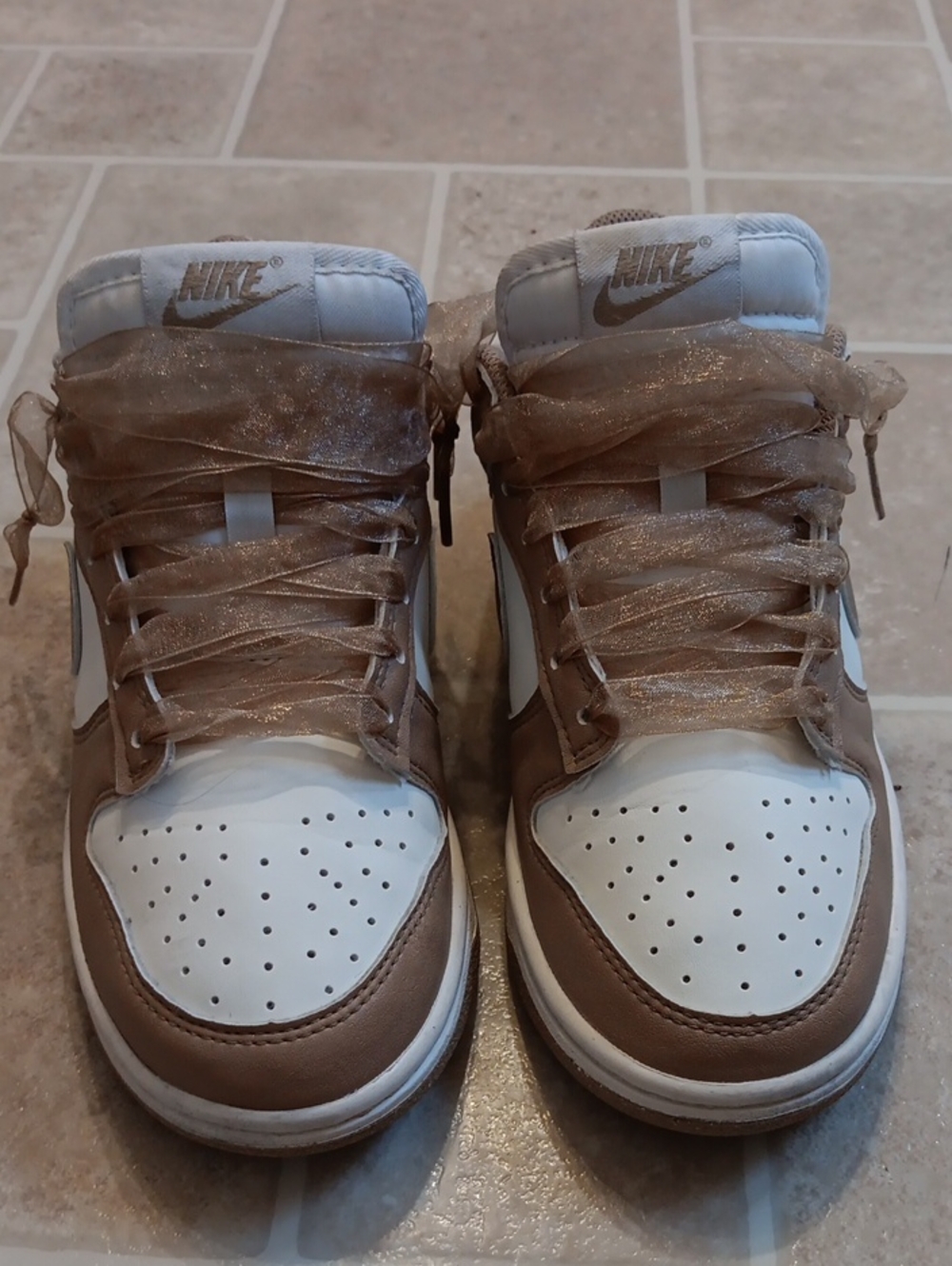 Nike Womans Low Top Nike Dunks.. White and Brown with Sheer Ribbon Laces Sz 7.5